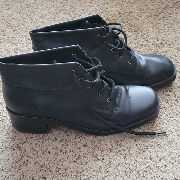Ankle Boot - Picture 2 of 2
